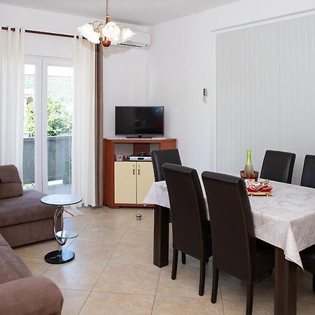 Apartman Mira I Denis 苏佩塔斯卡德拉加 外观 照片