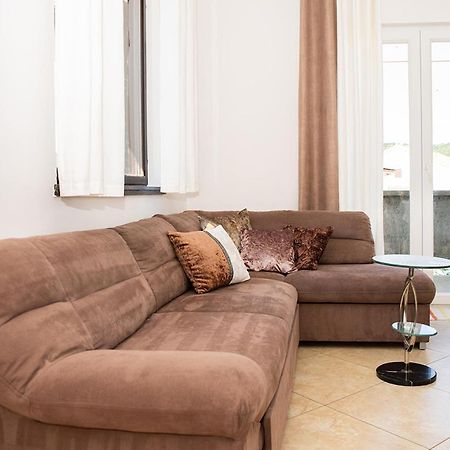Apartman Mira I Denis 苏佩塔斯卡德拉加 外观 照片
