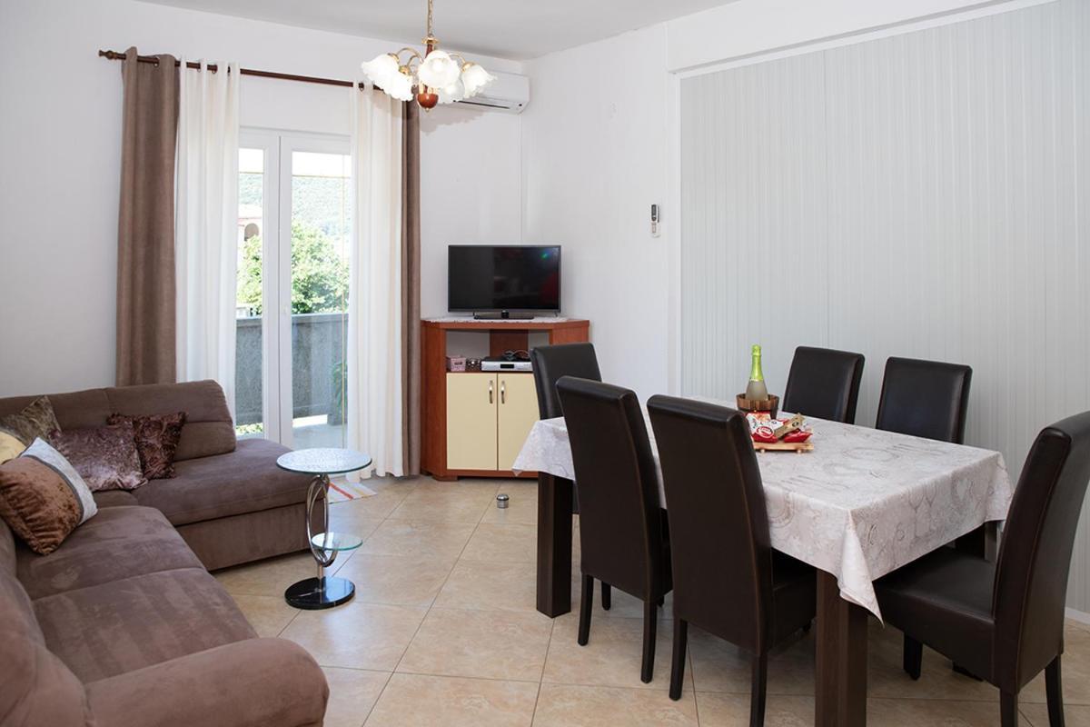 Apartman Mira I Denis 苏佩塔斯卡德拉加 外观 照片