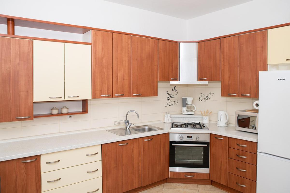 Apartman Mira I Denis 苏佩塔斯卡德拉加 外观 照片